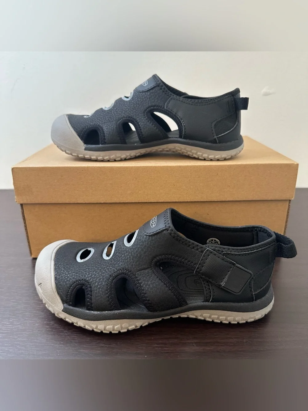 KEEN Stingray Slip-On Sandals Black Gray Hook & Loop Size 2 Unisex Kids New